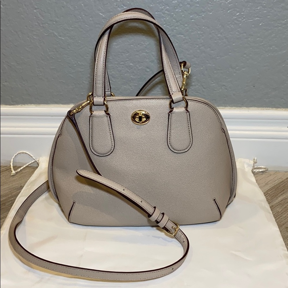 Beautiful and elegant. Excellent used condition.
